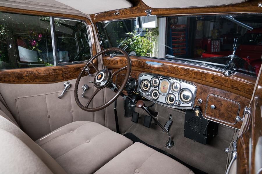 Интерьер Packard Twelve Club Sedan (1107-736) 1934 года  (фото 31 из 38)